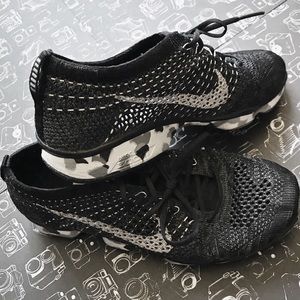 Nike FlyKnit Size 8 Running Shoes